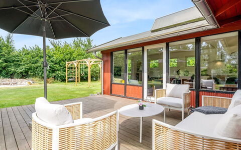 Vickie - 600M from the Sea: Legna, Casa, Portico, Deck, Latifoglie, Tetto, Color Legno, Pavimento In Legno, Eco Hotel