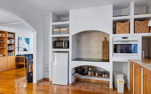 Huno - 2Km from the Sea: Interior Design, Pavimentazione, Parete, Mobilia, Legna, Soffitto, Pavimento, Cucina, Illuminazione, Camera