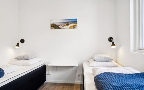 Alka - 500M from the Sea: Camera Da Letto, Letto, Bedding, Lenzuolo, Pavimento, Interior Design, Pavimentazione, Soffitto, Camera, Telaio Del Letto