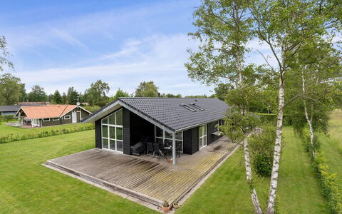Hæryst - 300M from the Sea: Tetto, Casa, Casa, Villetta, Porta, Raccordo, Deck, Portico, Plank, Latifoglie