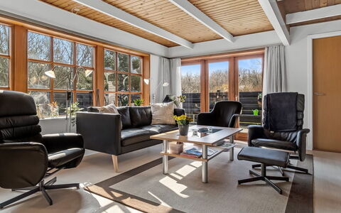 Berner - 30Km from the Sea: Mobilia, Interior Design, Pavimentazione, Legna, Divano, Pavimento, Soffitto, Soggiorno, Sedia, Camera