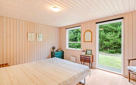 Trena - 1.2Km to the Fjord: Interior Design, Legna, Pavimentazione, Soffitto, Pavimento, Camera Da Letto, Camera, Letto, Mobilia, Casa
