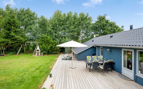 Ljiljana - 2Km from the Sea: Casa, Tetto, Shade, Giardino, Villetta, Deck, Cortile, Estate, Prato, Landscaping