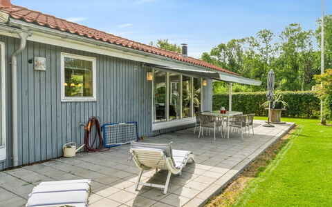Salvina - 300M from the Sea: Tetto, Casa, Casa, Villetta, Porta, Raccordo, Deck, Portico, Plank, Latifoglie