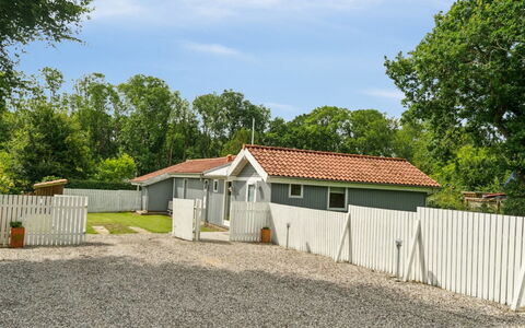Salvina - 300M from the Sea: Tetto, Casa, Casa, Villetta, Porta, Raccordo, Deck, Portico, Plank, Latifoglie