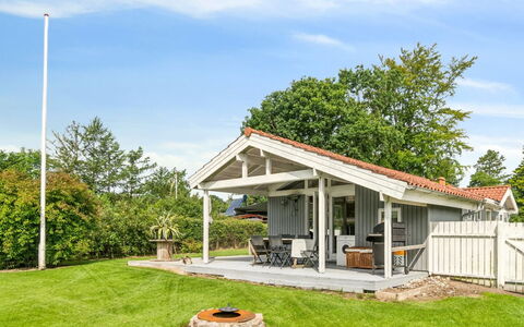 Salvina - 300M from the Sea: Tetto, Casa, Casa, Villetta, Porta, Raccordo, Deck, Portico, Plank, Latifoglie