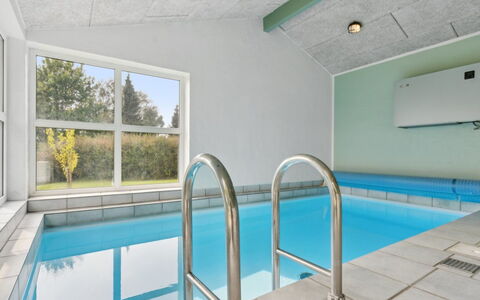 Svenn - 300M from the Sea: Tetto, Casa, Casa, Villetta, Raccordo, Estate, Driveway, Edifici Giardino, Cortile, Capannone