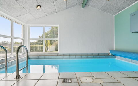 Svenn - 300M from the Sea: Tetto, Casa, Casa, Villetta, Raccordo, Estate, Driveway, Edifici Giardino, Cortile, Capannone