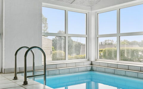 Svenn - 300M from the Sea: Tetto, Casa, Casa, Villetta, Raccordo, Estate, Driveway, Edifici Giardino, Cortile, Capannone