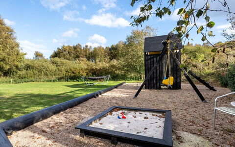 Soeren - 300M from the Sea: Attrezzatura Giochi All'Aperto, Giardino, Campo Da Giuoco, Landscaping, Backyard, Prato, Parco, Terreno Di Gioco, Shade, Cortile