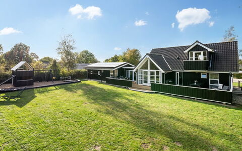 Soeren - 300M from the Sea: Legna, Casa, Portico, Deck, Latifoglie, Tetto, Color Legno, Pavimento In Legno, Eco Hotel
