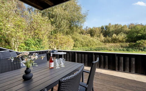Soeren - 300M from the Sea: Legna, Casa, Portico, Deck, Latifoglie, Tetto, Color Legno, Pavimento In Legno, Eco Hotel