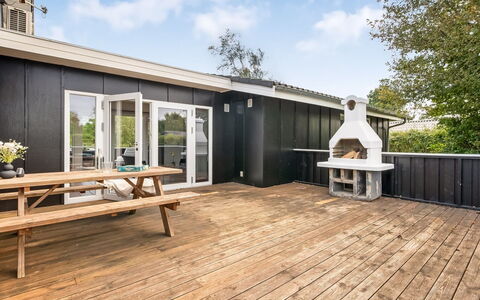 Soeren - 300M from the Sea: Legna, Casa, Portico, Deck, Latifoglie, Tetto, Color Legno, Pavimento In Legno, Eco Hotel