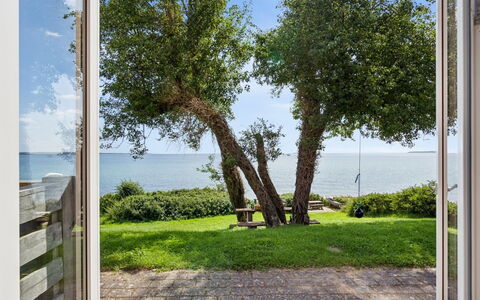 Bryngeir - 25M from the Sea: Pavimentazione, Parete, Pavimento, Interior Design, Legna, Soffitto, Pavimento In Legno, Illuminazione, Mobilia, Pavimento Laminato