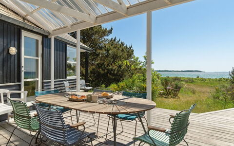 Klint - 25M from the Sea: Tetto, Casa, Porta, Villetta, Shade, Raccordo, Cortile, Estate, Backyard
