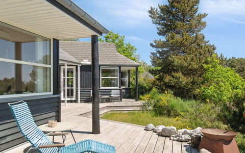 Klint - 25M from the Sea: Tetto, Casa, Porta, Villetta, Shade, Raccordo, Cortile, Estate, Backyard