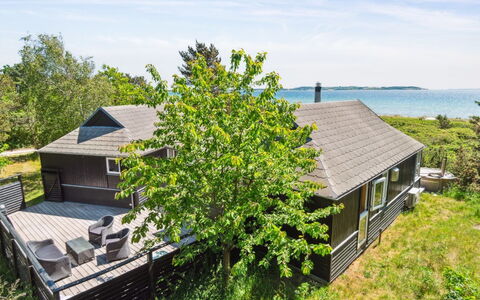 Klint - 25M from the Sea: Tetto, Casa, Porta, Villetta, Shade, Raccordo, Cortile, Estate, Backyard