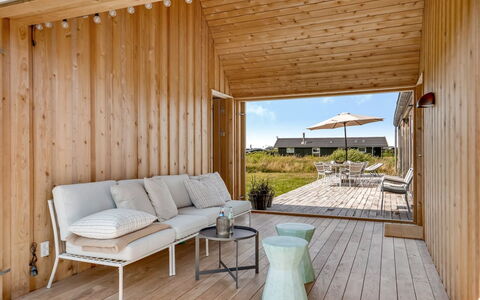 Onni - 250M from the Sea: Casa, Casa, Tetto, Zona Residenziale, Villetta, Estate, Agriturismo, Prato, Landscaping, Raccordo