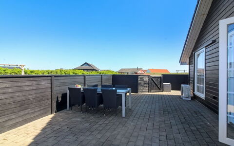 Winona - 600M from the Sea: Mobilia, Interior Design, Appartamento, Pavimentazione, Pavimento, Tavolo, Sedia, Camera, Casa, Cucina & Sala Da Pranzo Tavolo