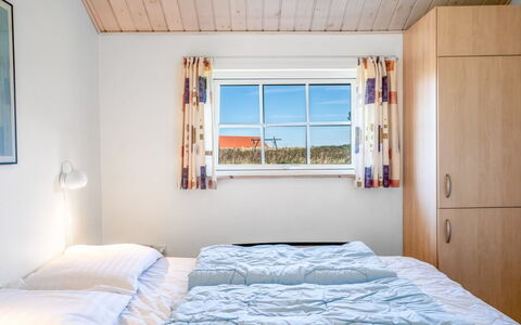 Winona - 600M from the Sea: Casa, Camera Da Letto, Illuminazione Diurna, Letto, Biancheria, Hotel, Bedding
