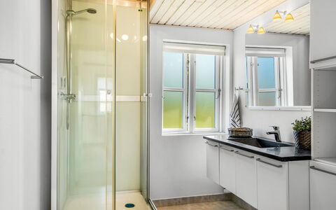 Ani - 700M from the Sea: Idraulico Fixture, Bagno, Interior Design, Pavimentazione, Idraulico, Pavimento, Doccia, Doccia Porta, Porta, Rubinetto