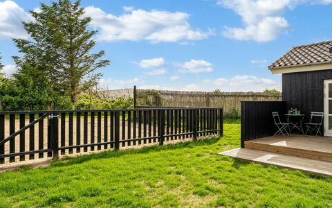 Ani - 700M from the Sea: Recinzione, Lotto, Giardino, Prato, Home Scherma, Plank, Latifoglie, Backyard, Cortile, Color Legno