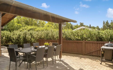 Yngve - 3.5Km from the Sea: Blu, Arbusto, Villetta, Groundcover, Giardino, Estate, Shade, Landscaping, Agriturismo, Eco Hotel