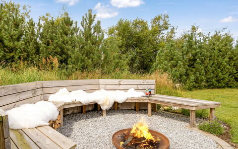 Yngve - 3.5Km from the Sea: Blu, Arbusto, Villetta, Groundcover, Giardino, Estate, Shade, Landscaping, Agriturismo, Eco Hotel