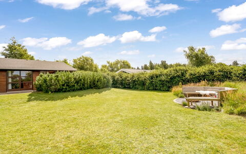 Yngve - 3.5Km from the Sea: Blu, Arbusto, Villetta, Groundcover, Giardino, Estate, Shade, Landscaping, Agriturismo, Eco Hotel