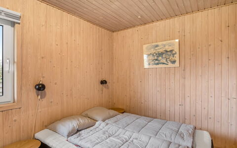 Gisella - 900M from the Sea: Parete, Camera Da Letto, Pavimentazione, Legna, Pavimento, Letto, Interior Design, Soffitto, Lenzuolo, Camera