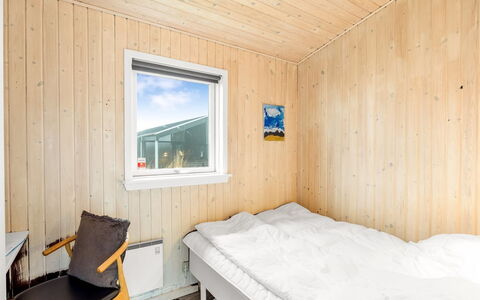Dagmar - 500M from the Sea: Legna, Camera Da Letto, Plank, Color Legno, Latifoglie, Bedding, Illuminazione Diurna, Lenzuolo, Letto, Compensato