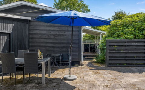 France - 5Km from the Sea: Mobilia, Interior Design, Pavimentazione, Pavimento, Soffitto, Camera, Sedia, Tavolo, Appartamento, Cucina & Sala Da Pranzo Tavolo