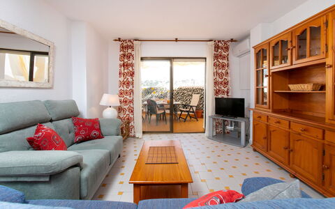 Happy House: Mobilia, Pavimentazione, Interior Design, Pavimento, Legna, Camera, Divano, Casa, Appartamento, Soggiorno