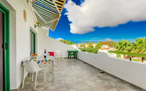 Costa del Silencio 603: Nube, Proprietà, Cielo, Costruzione, Azzurro, Tavolo, Shade, Interior Design, Sedia, Urban Design