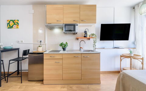 Beach la Pineda: Mobilia, Interior Design, Legna, Cabinetry, Pavimentazione, Pavimento, Camera, Illuminazione, Cucina, Credenza