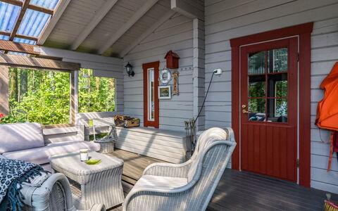 Kärppälä: Mobilia, Interior Design, Pavimentazione, Pavimento, Tavolo, Soffitto, Cucina & Sala Da Pranzo Tavolo, Illuminazione, Sedia, Casa