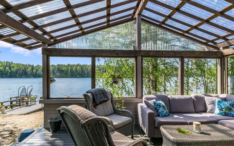 Kärppälä: Mobilia, Interior Design, Pavimentazione, Pavimento, Tavolo, Soffitto, Cucina & Sala Da Pranzo Tavolo, Illuminazione, Sedia, Casa