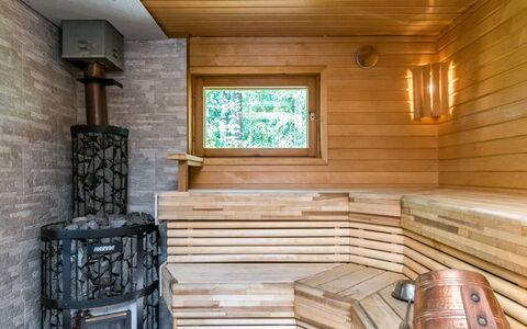 Kärppälä: Mobilia, Interior Design, Pavimentazione, Pavimento, Tavolo, Soffitto, Cucina & Sala Da Pranzo Tavolo, Illuminazione, Sedia, Casa