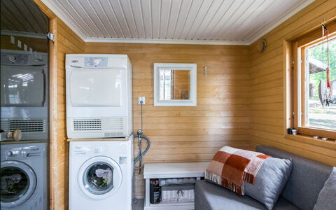 Kärppälä: Mobilia, Interior Design, Pavimentazione, Pavimento, Tavolo, Soffitto, Cucina & Sala Da Pranzo Tavolo, Illuminazione, Sedia, Casa