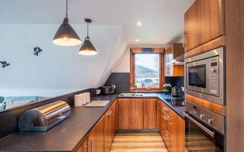 Lodge 6: Interior Design, Cucina, Pavimentazione, Mobilia, Legna, Pavimento, Soffitto, Controsoffitto, Illuminazione, Cabinetry