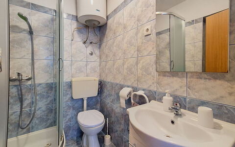 Nancy: Interior Design, Pavimentazione, Pavimento, Idraulico Fixture, Lavandino Del Bagno, Camera, Lavello, Mobilia, Idraulico, Bagno