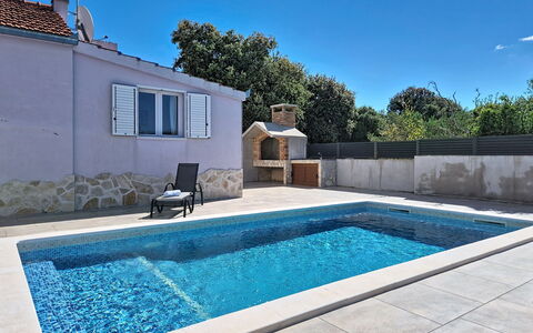 Nancy: Blu, Piscina, Zona Residenziale, Materiale Composito, Calcestruzzo, Giochi D'Acqua, Estate, Ricorrere, Villa, Flagstone