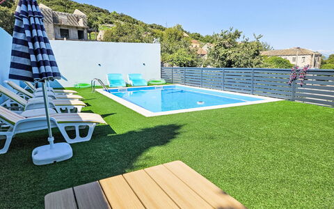Sunrise: Piscina, Tempo Libero, Erba Sintetica, Shade, Prato, Mobili Da Esterno, Ricorrere, Eco Hotel, Balcone, Hotel