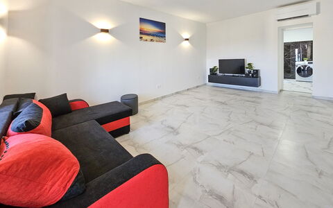 Sunrise: Cielo, Proprietà, Mobilia, Tavolo, Azzurro, Sedia, Costruzione, Finestra, Shade, Architettura