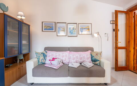 Vanda: Proprietà, Mobilia, Cornice, Comfort, Azzurro, Cabinetry, Legna, Illuminazione, Interior Design, Viola