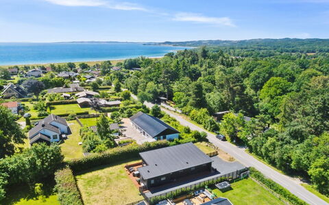 Thorkjell - 350M from the Sea: Legna, Casa, Portico, Deck, Latifoglie, Tetto, Color Legno, Pavimento In Legno, Eco Hotel
