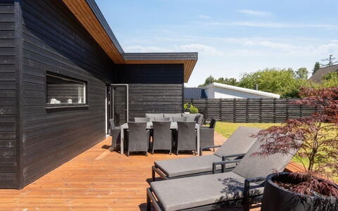 Thorkjell - 350M from the Sea: Legna, Casa, Portico, Deck, Latifoglie, Tetto, Color Legno, Pavimento In Legno, Eco Hotel