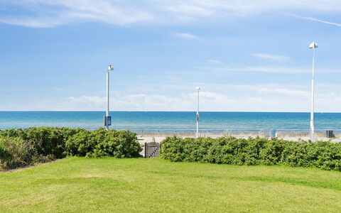 Susan - 20M from the Sea: Legna, Tetto, Architettura, Casa, Casa, Villetta, Raccordo, Latifoglie, Pendenza, Estate