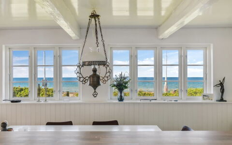 Susan - 20M from the Sea: Legna, Tetto, Architettura, Casa, Casa, Villetta, Raccordo, Latifoglie, Pendenza, Estate
