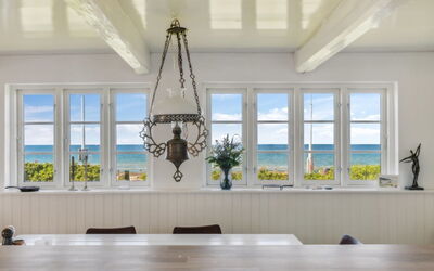 Susan - 20M from the Sea
